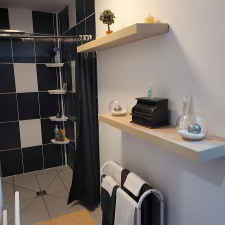 Double Avec Sdb A Partager Si 2 Eme Louee Homestay szállás *